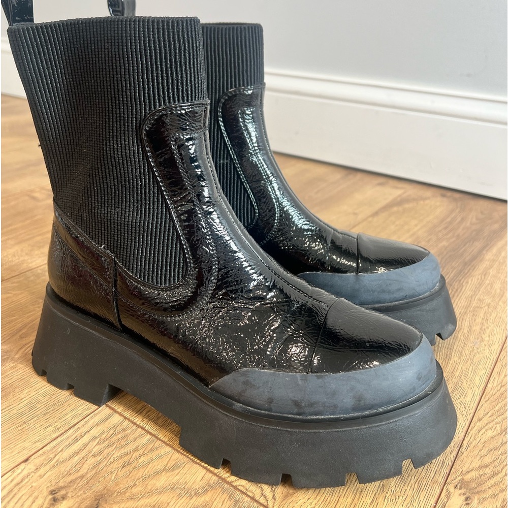 CIRCUS BY SAM EDELMAN LUG SOLE BLACK
NWT PATENT ANKLE BOOT